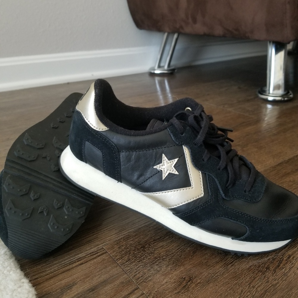 Athletic shoes